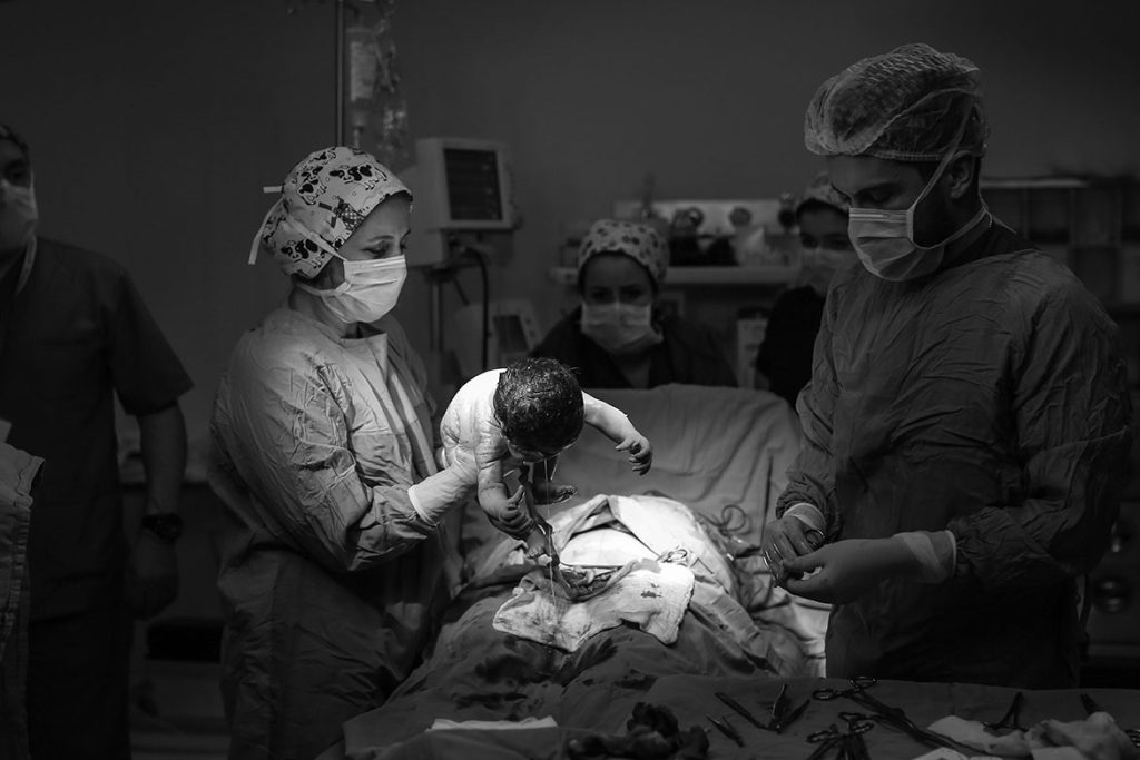 Güneş Bebek ve Annenin İlk Bakışı Fotorafci.com / Trabzon – Zehra Şılbır | Profesyonel Fotoğrafçı Hizmetleri