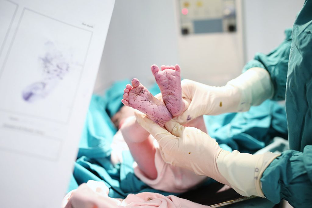 Güneş Bebek ve Annenin İlk Bakışı Fotorafci.com / Trabzon – Zehra Şılbır | Profesyonel Fotoğrafçı Hizmetleri