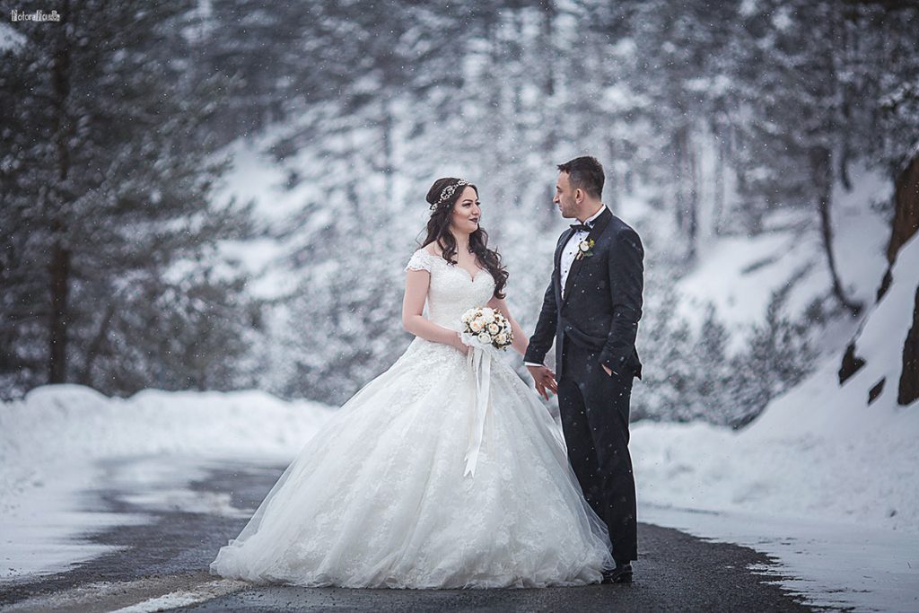 Nagihan Bahadır Beyazın Ortasında Yanan Aşk Fotorafci.com / Trabzon – Zehra Şılbır | Profesyonel Fotoğrafçı Hizmetleri