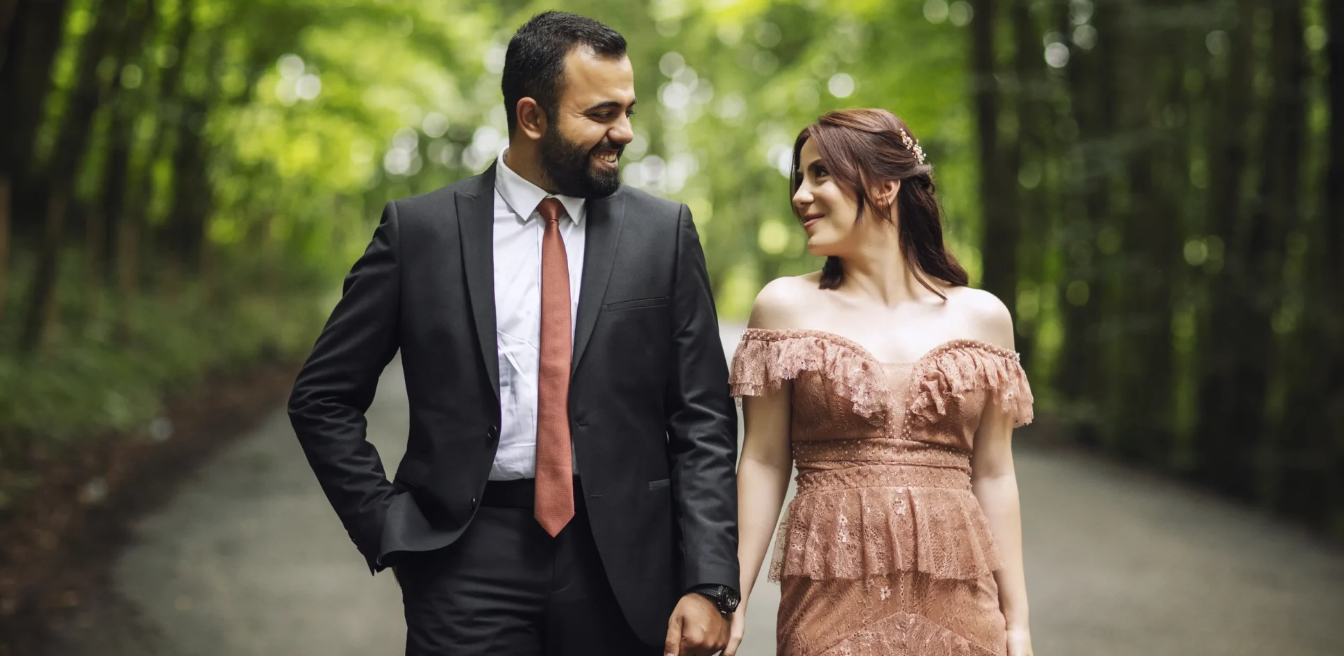 Trabzon Nişan Hikayesi: Gizem ve Ali’nin Doğadaki Aşk Masalı Fotorafci.com / Trabzon – Zehra Şılbır | Profesyonel Fotoğrafçı Hizmetleri Gizem Ali Nişan Hikayesi
